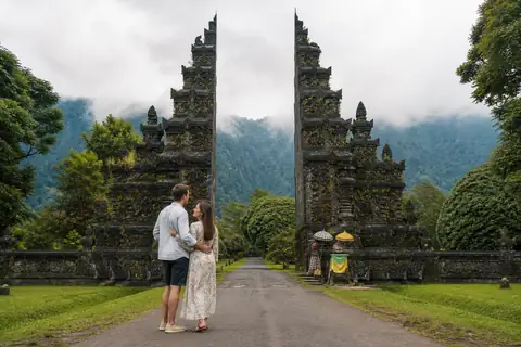 handara gate lovina tour